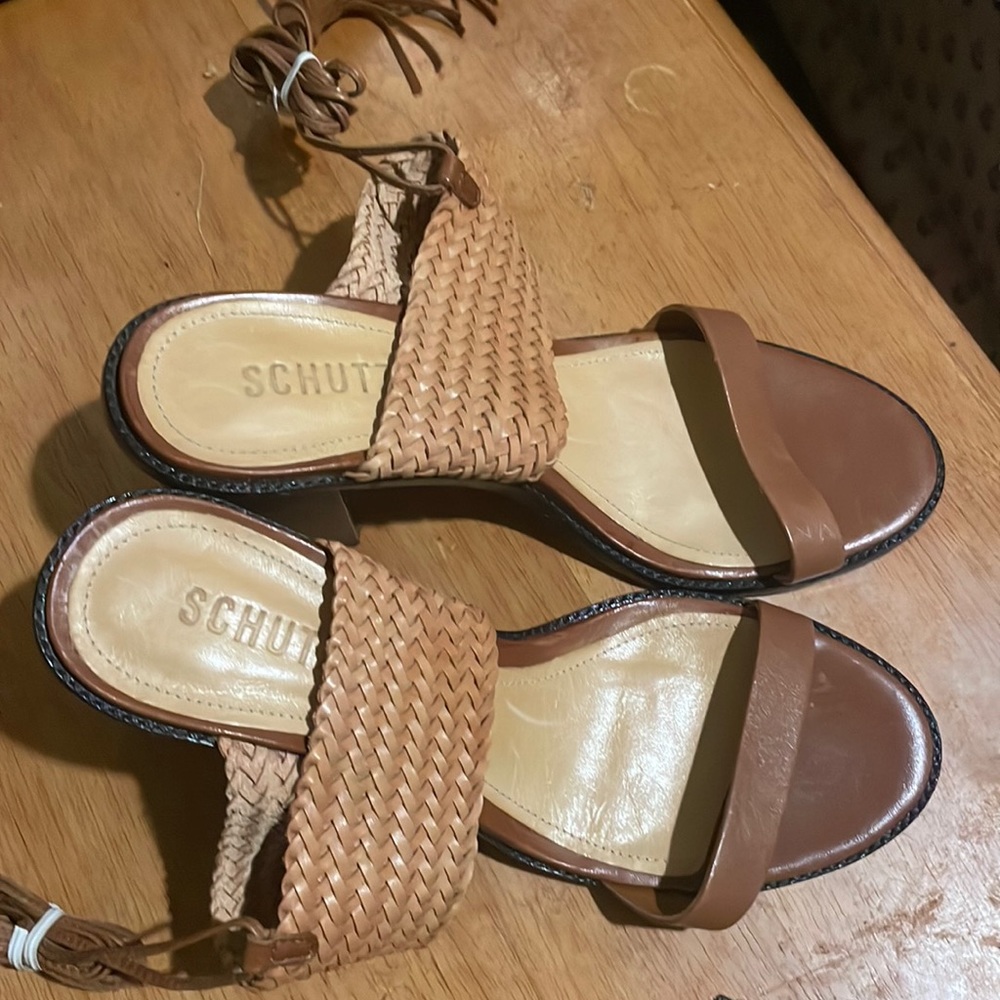 Brand new never been used SCHUTZ